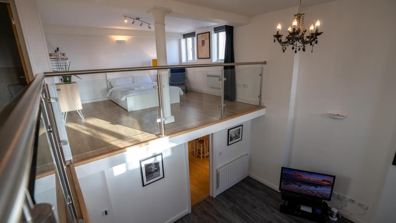 Stunning Mezzanine Apartment Near City Centre Кардиф Екстериор снимка